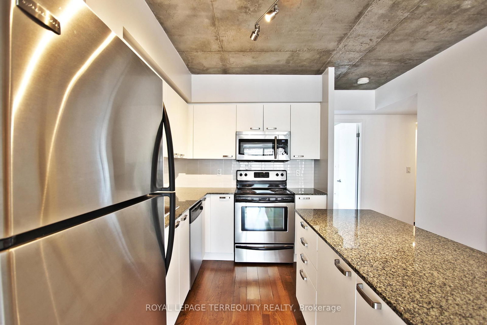 22 Wellesley Street E • #708 • Toronto, ON photo 12