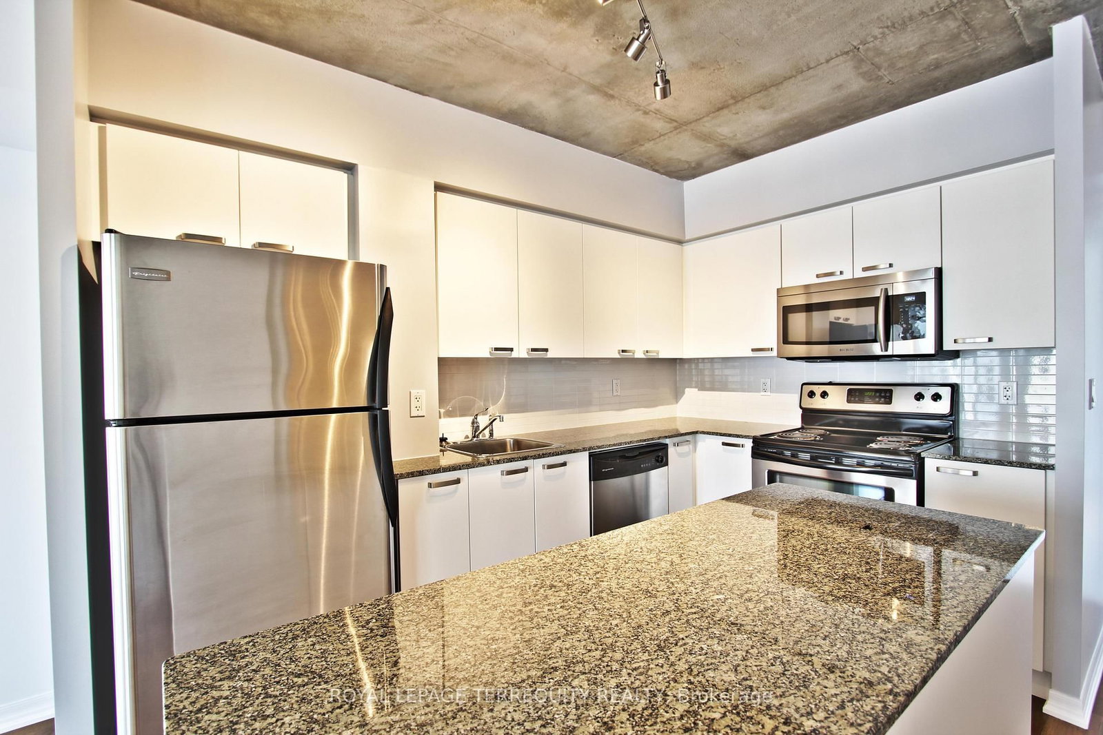 22 Wellesley Street E • #708 • Toronto, ON photo 15