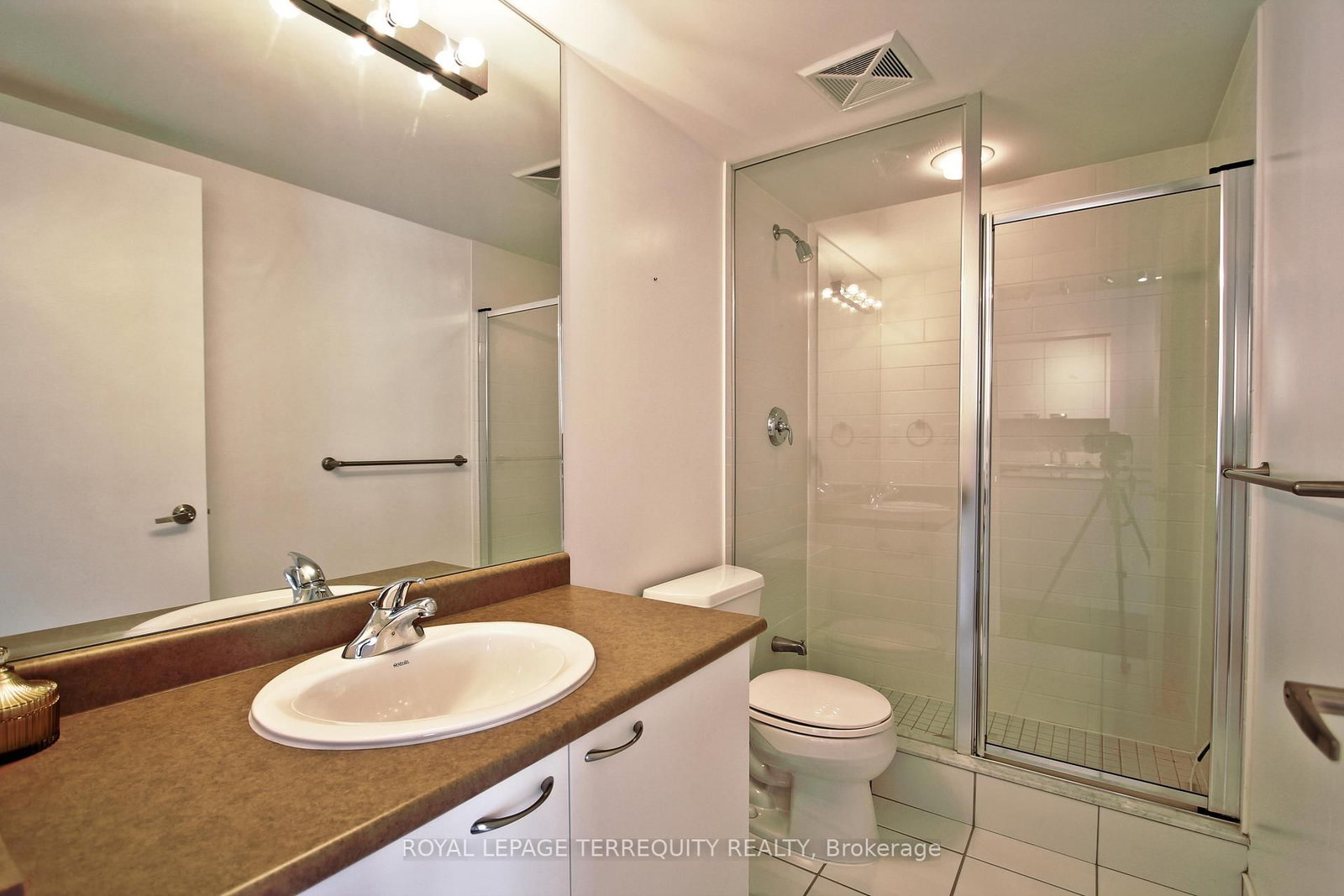 22 Wellesley Street E • #708 • Toronto, ON photo 17