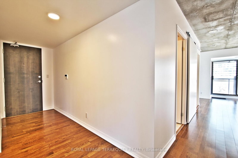 708 - 22 Wellesley Street E