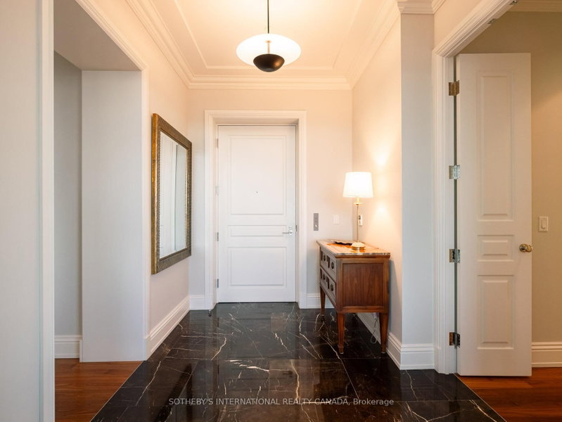 4301 - 183 Wellington Street W