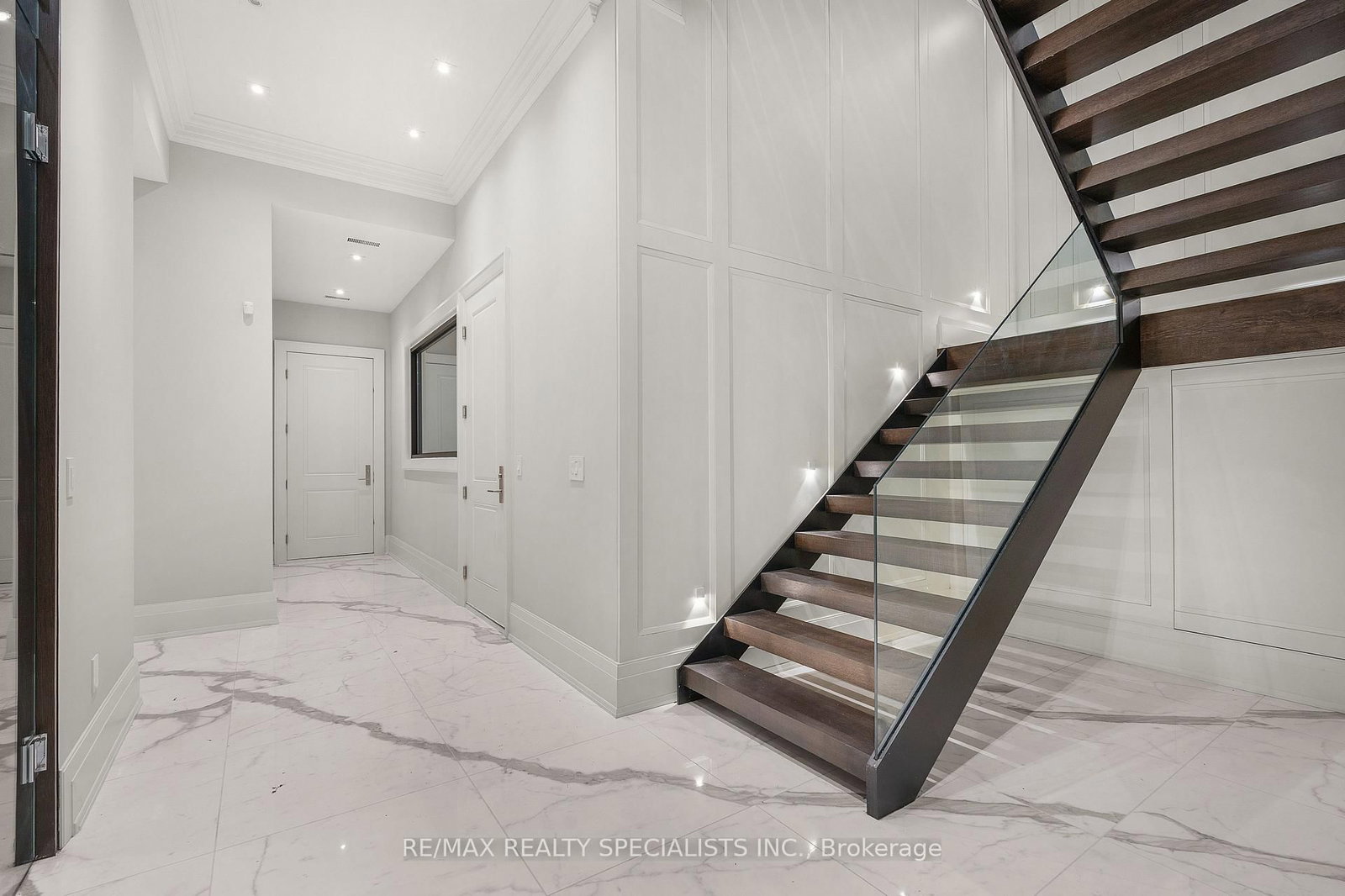95 Lord Seaton Rd, Toronto, view 37