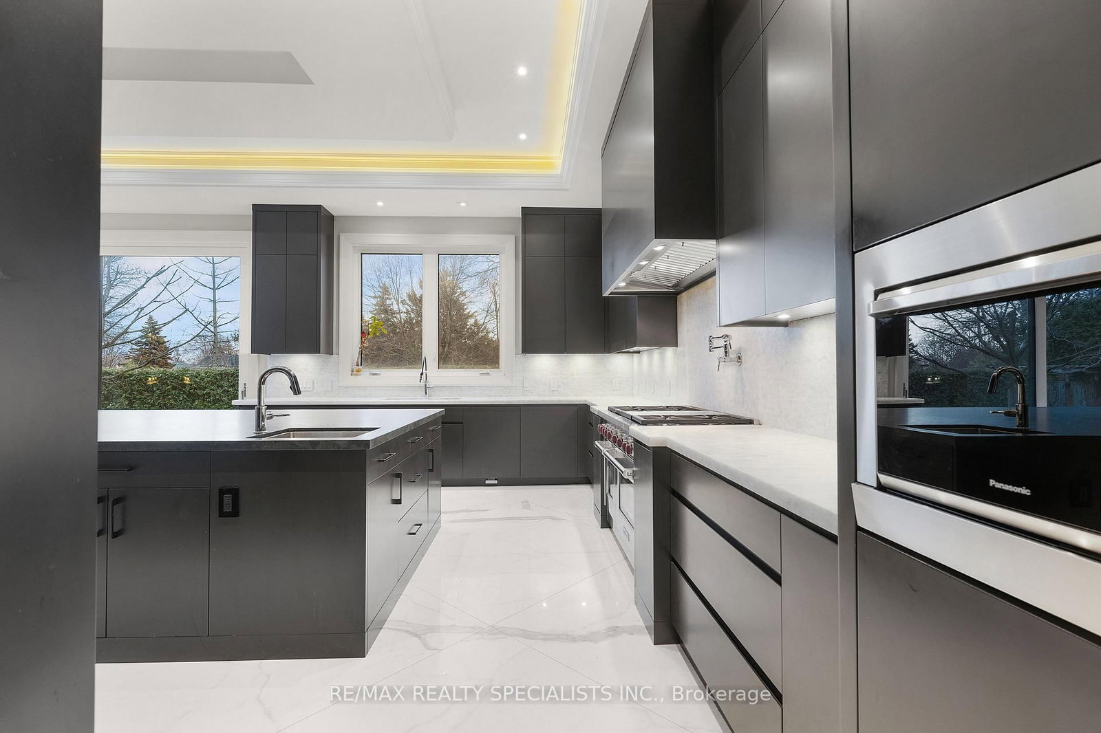 95 Lord Seaton Rd, Toronto, view 8