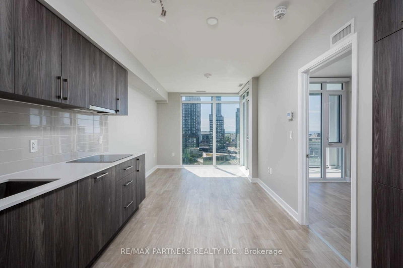1403 W - 27 Bathurst Street