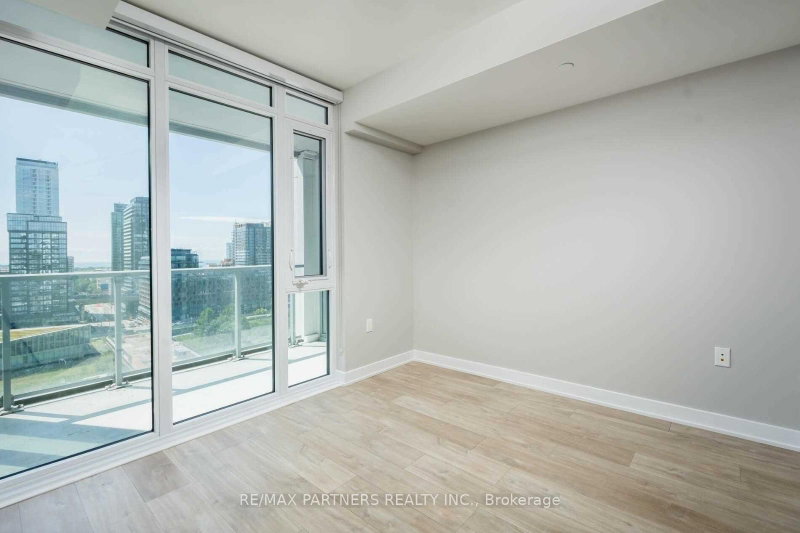 1403 W - 27 Bathurst Street