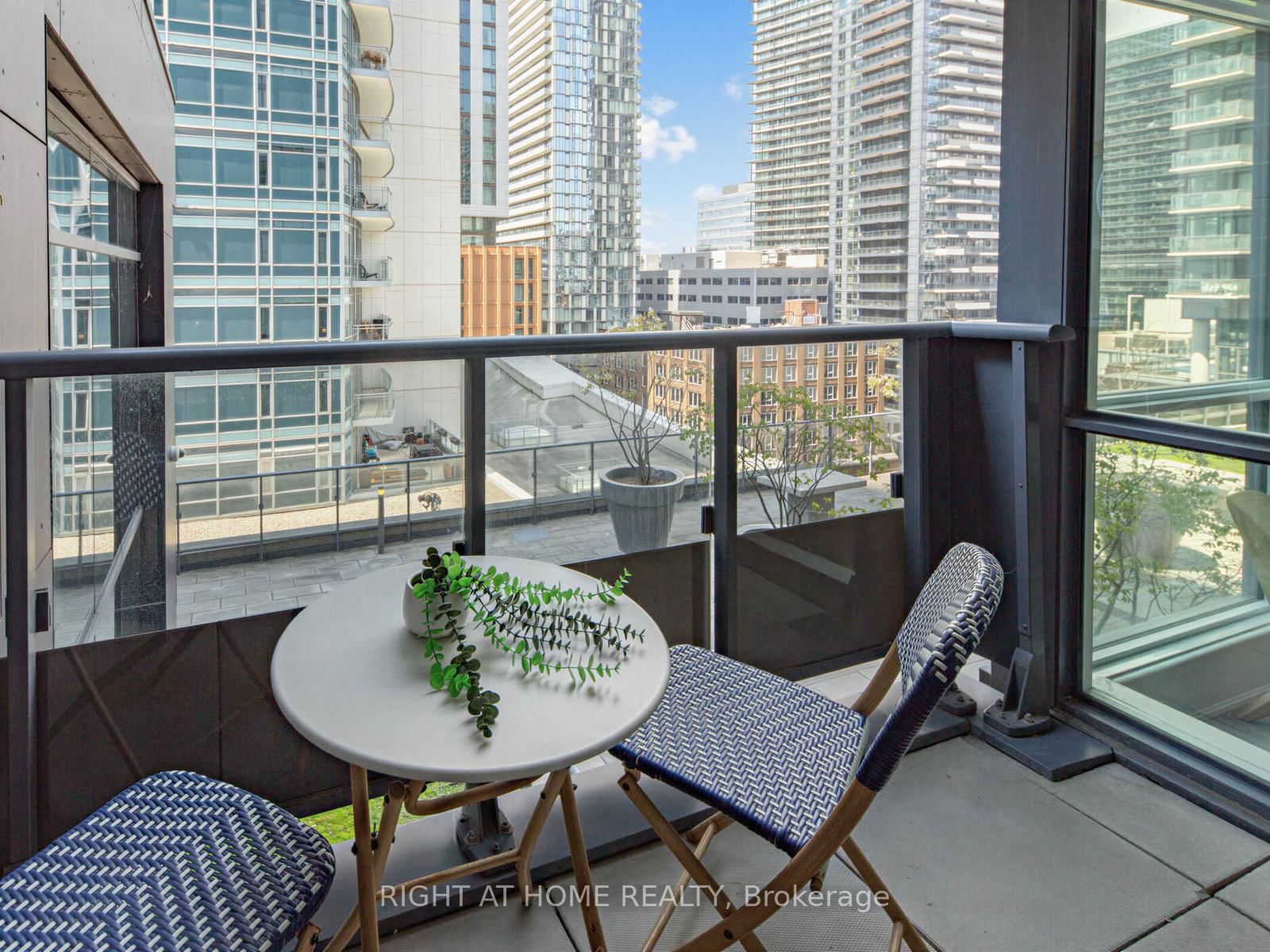 1210-295 Adelaide St, Toronto, view 10