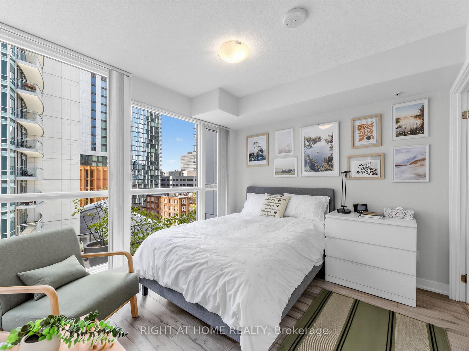1210-295 Adelaide St, Toronto, view 12