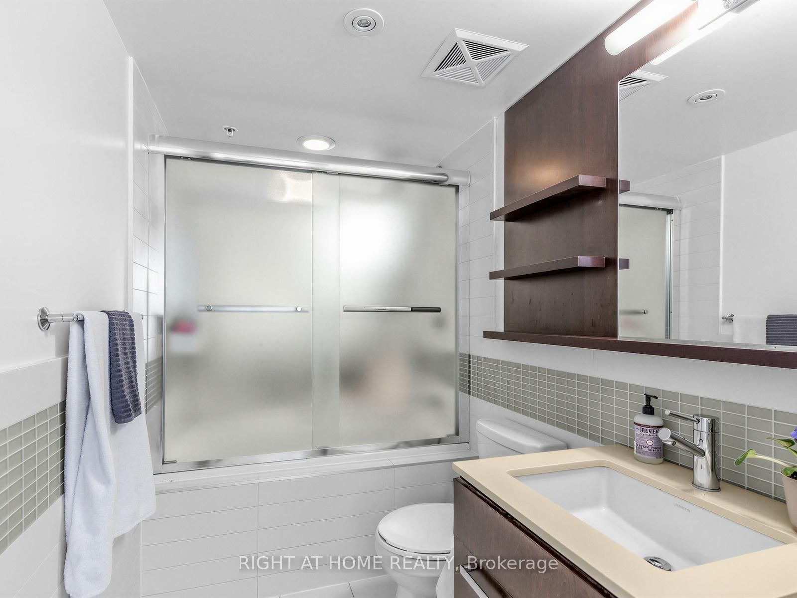 1210-295 Adelaide St, Toronto, view 14