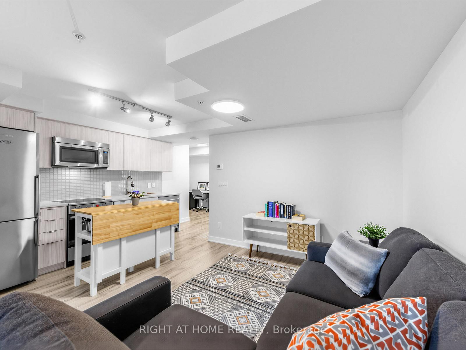 1210-295 Adelaide St, Toronto, view 4