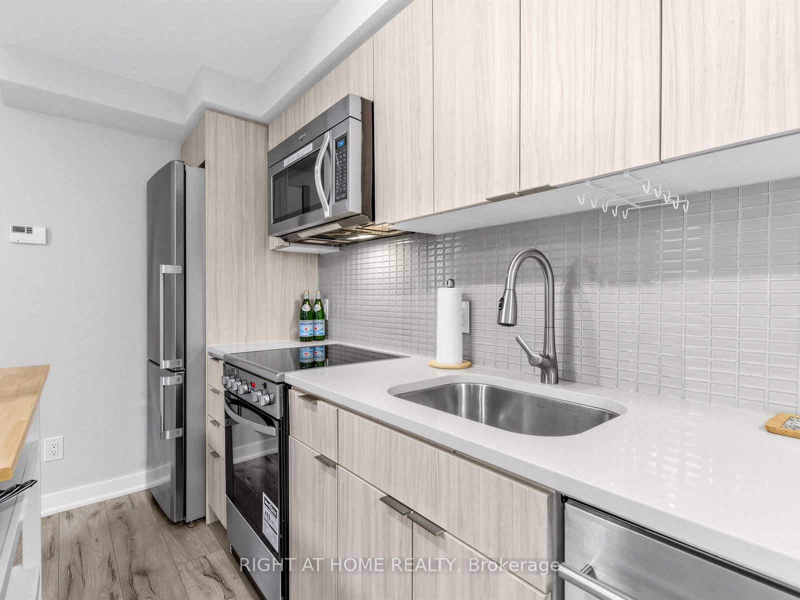 1210-295 Adelaide St, Toronto, view 6
