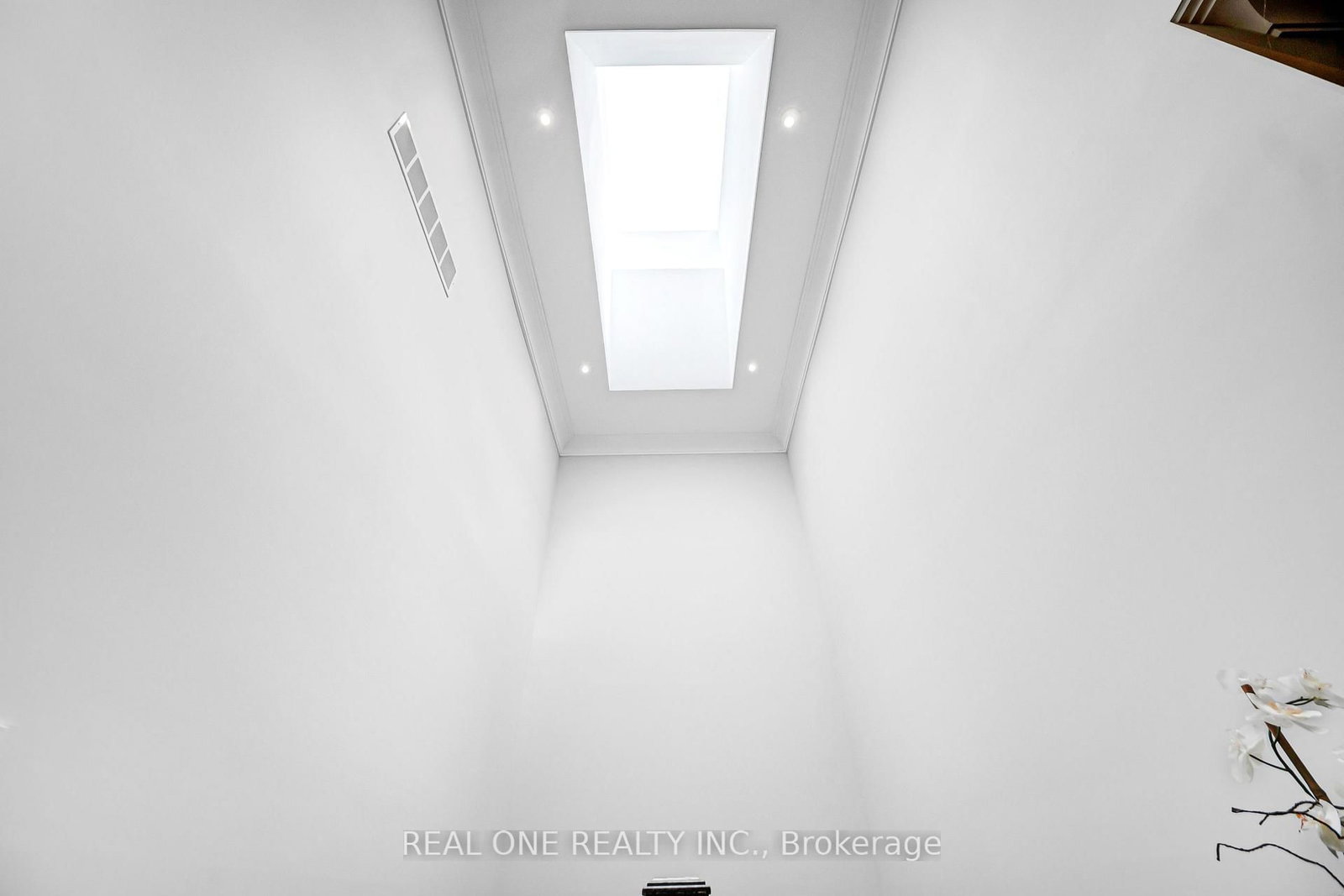 100 Ridelle Avenue • Toronto, ON photo 31