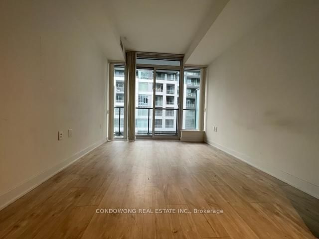 1014W - 27 Bathurst Street