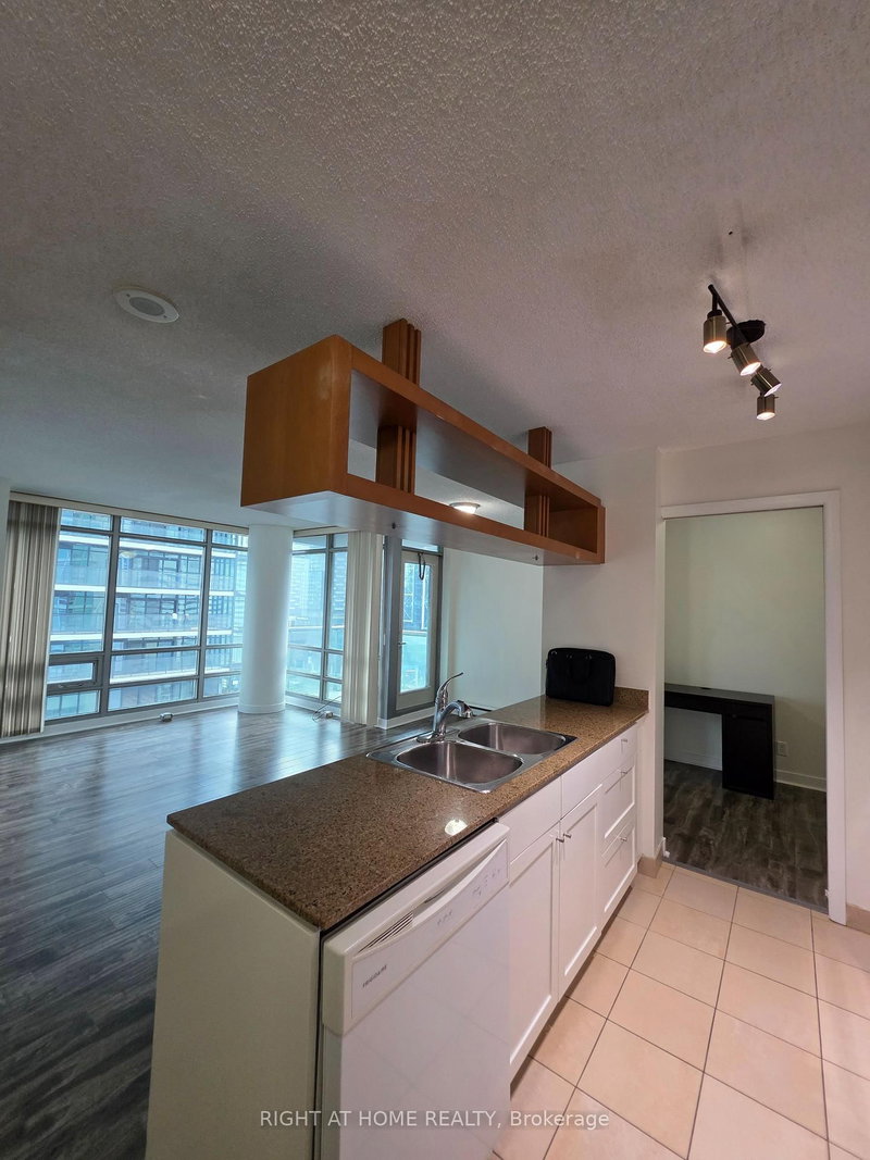 2108 - 81 Navy Wharf Court