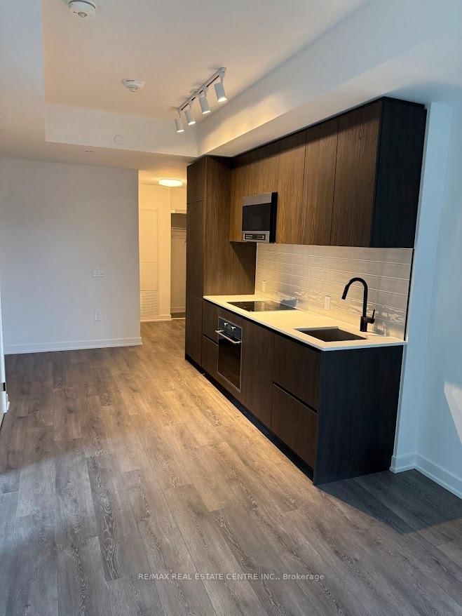 2505 - 127 Broadway Avenue 4
