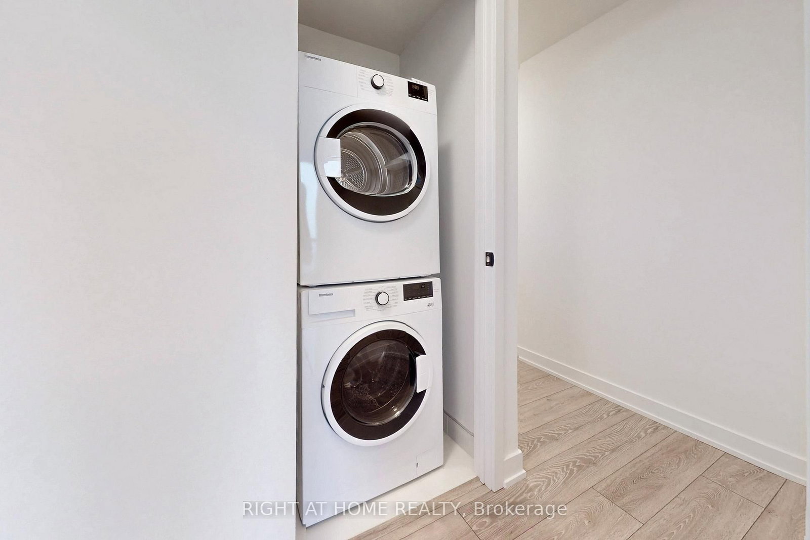 108 Peter Street • #3302 • Toronto, ON photo 8