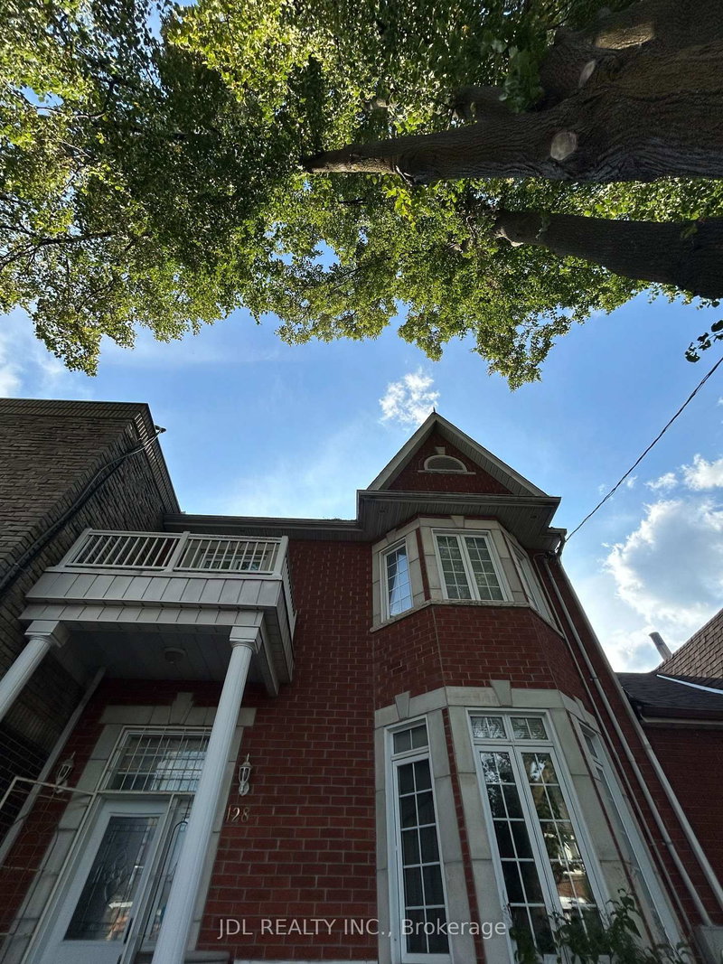 One Bedroom Main Floor - 128 Denison Ave Avenue