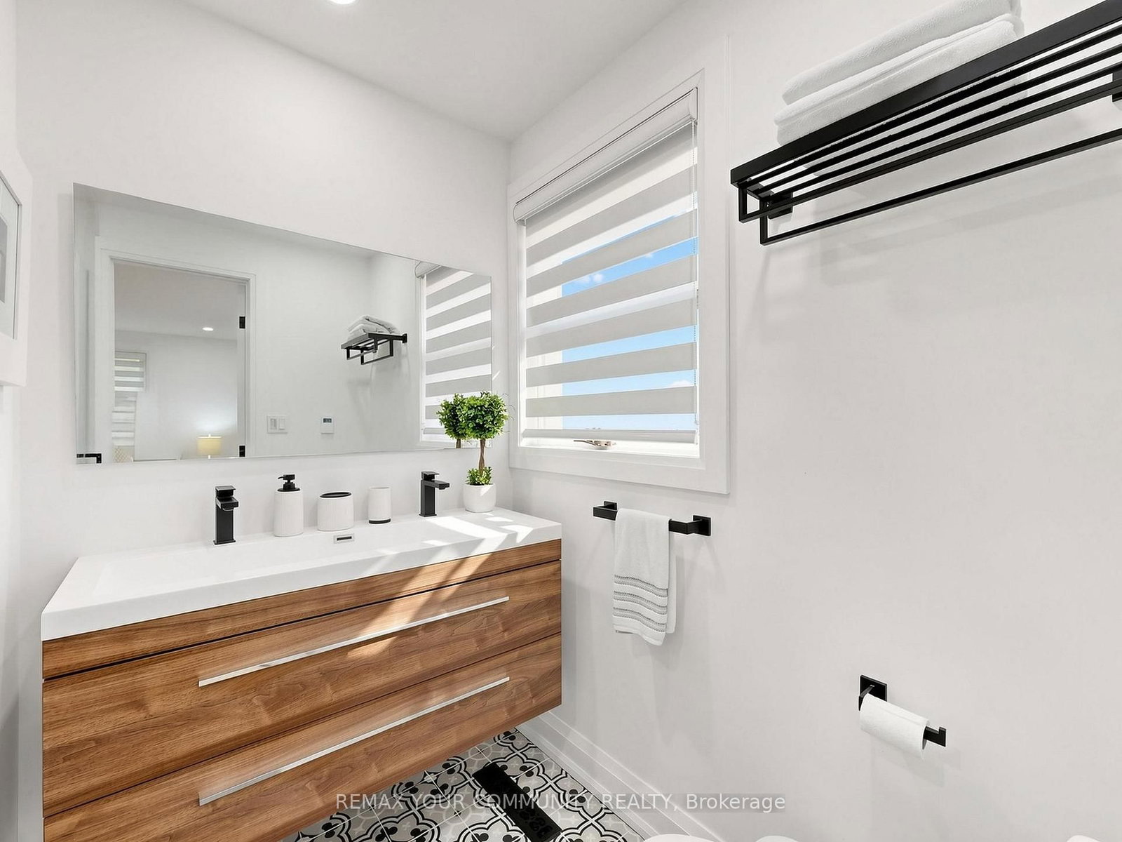 299 Horsham Avenue • Toronto, ON photo 12