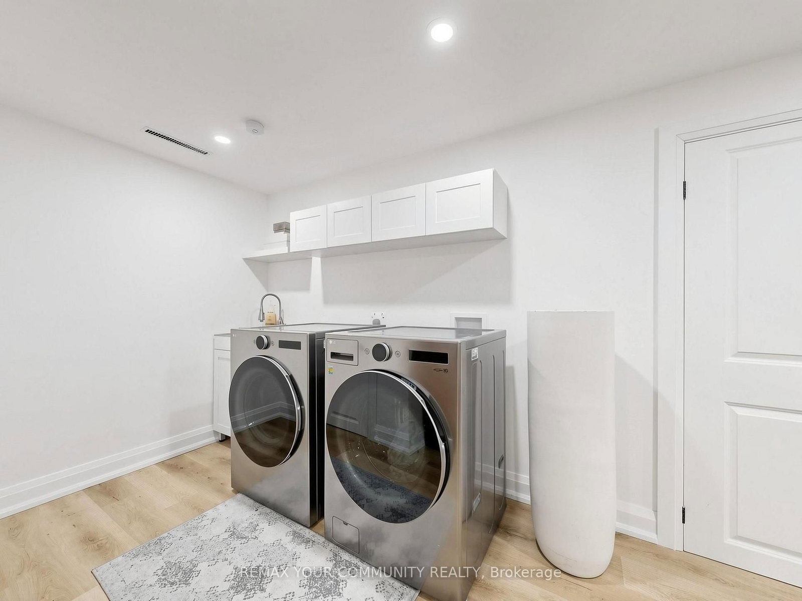 299 Horsham Avenue • Toronto, ON photo 24