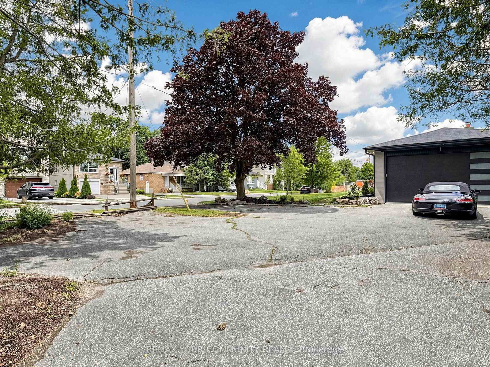 299 Horsham Avenue • Toronto, ON photo 33