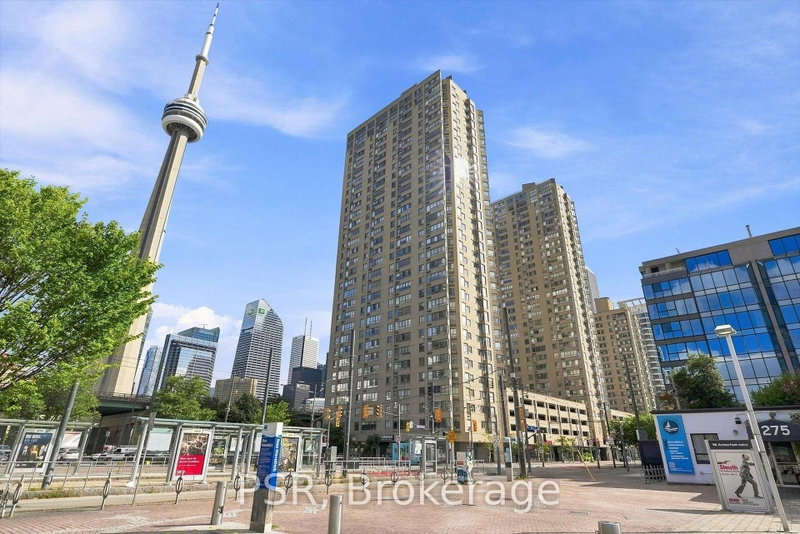 702 - 270 Queens Quay W