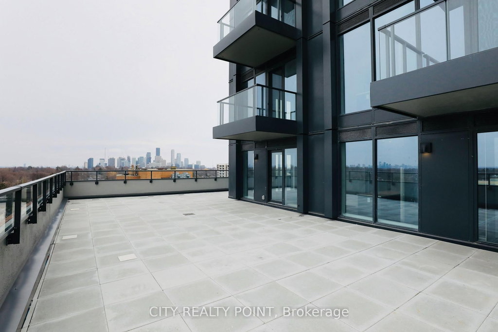 909 - 2525 Bathurst Street