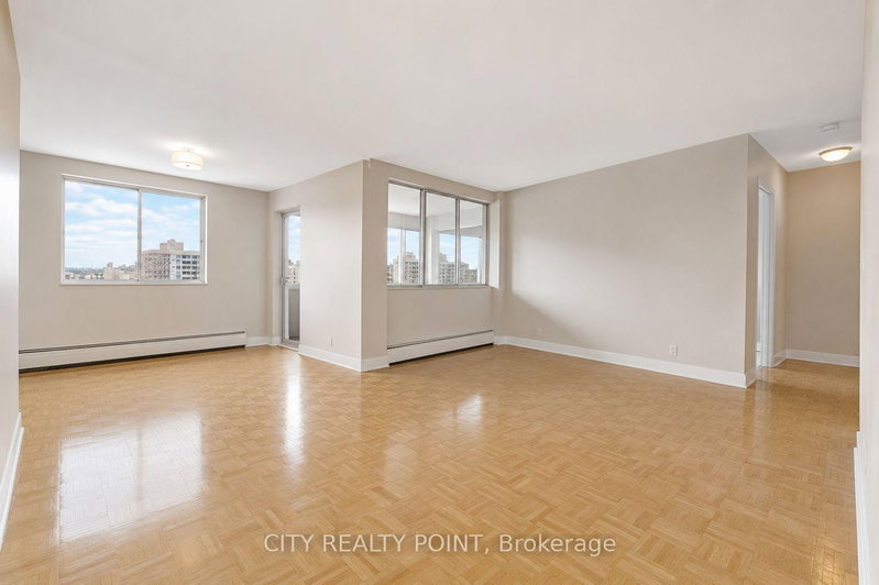 1002 - 9 Deer Park Crescent