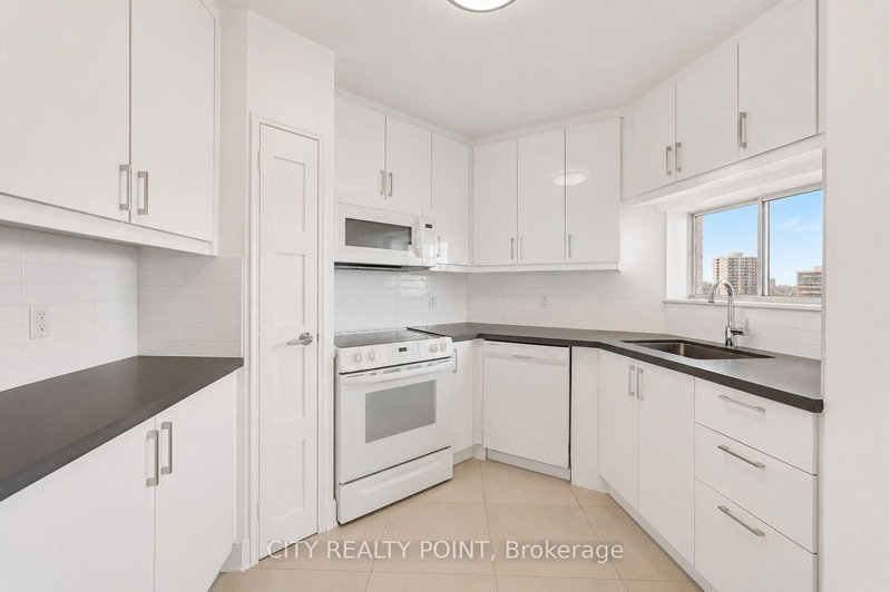 1002 - 9 Deer Park Crescent