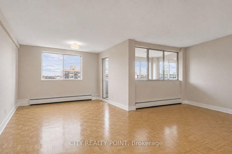 1002 - 9 Deer Park Crescent