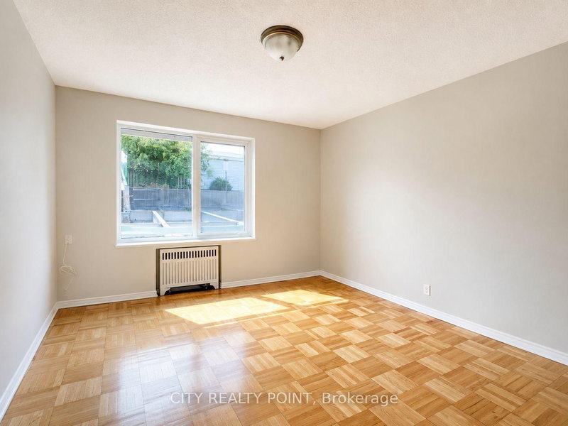 209 - 990 Avenue Road