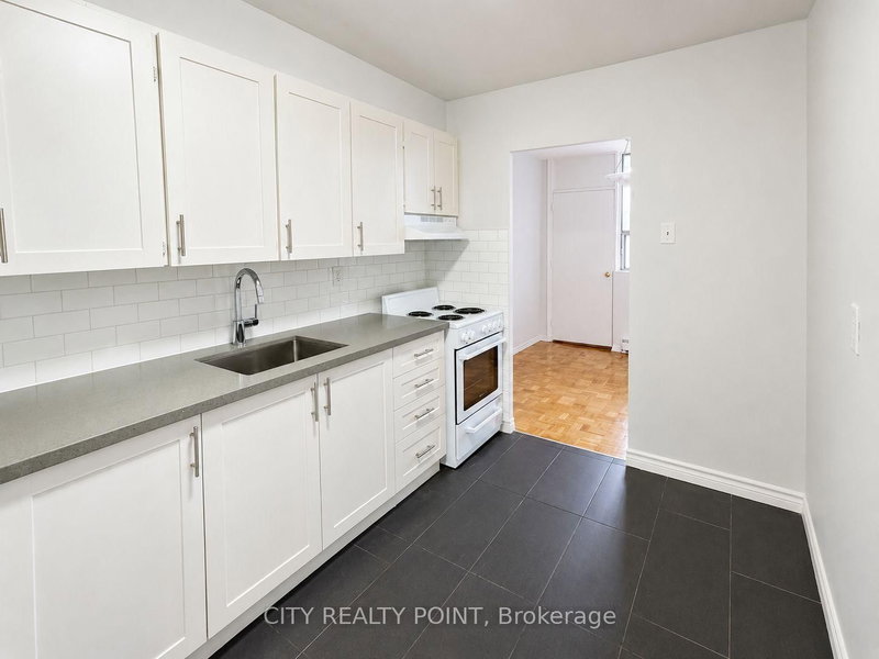 701 - 525 Eglinton Avenue E