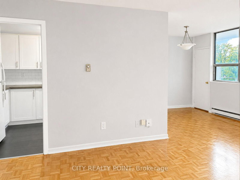 701 - 525 Eglinton Avenue E