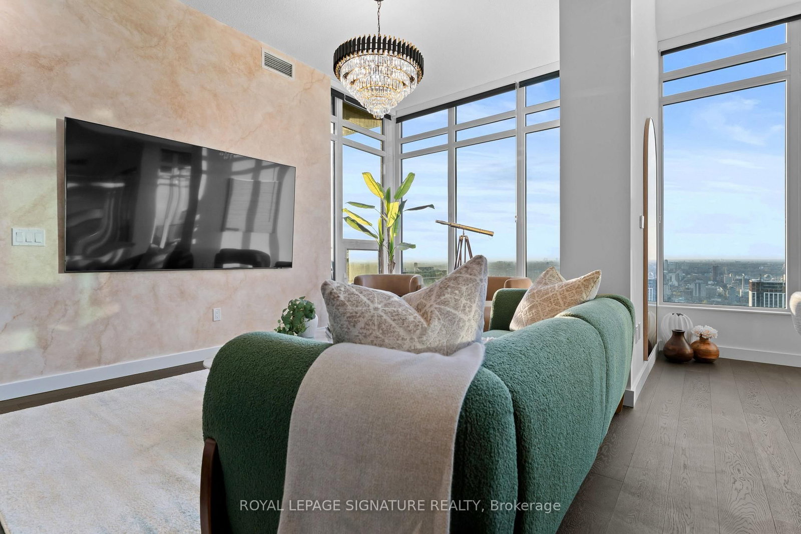 1 Concord Cityplace Way • #PH7001 • Toronto, ON photo 14