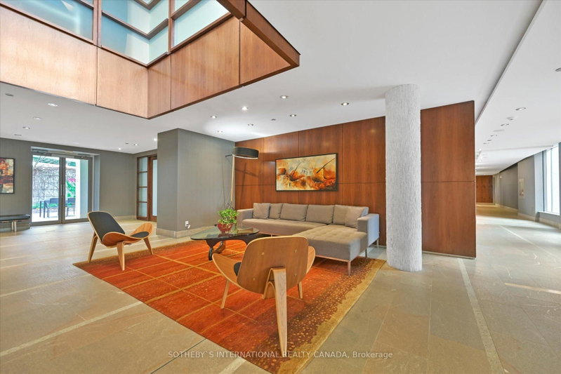 PH1001W - 500 Queens Quay W