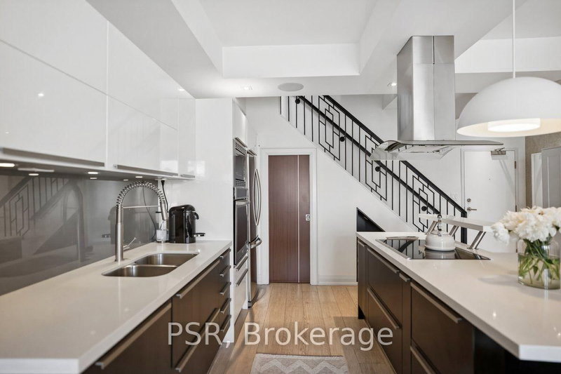 PH27 - 500 Richmond Street W