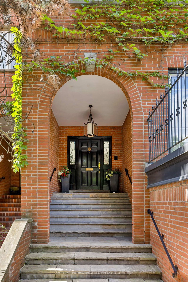 18A Deer Park Crescent