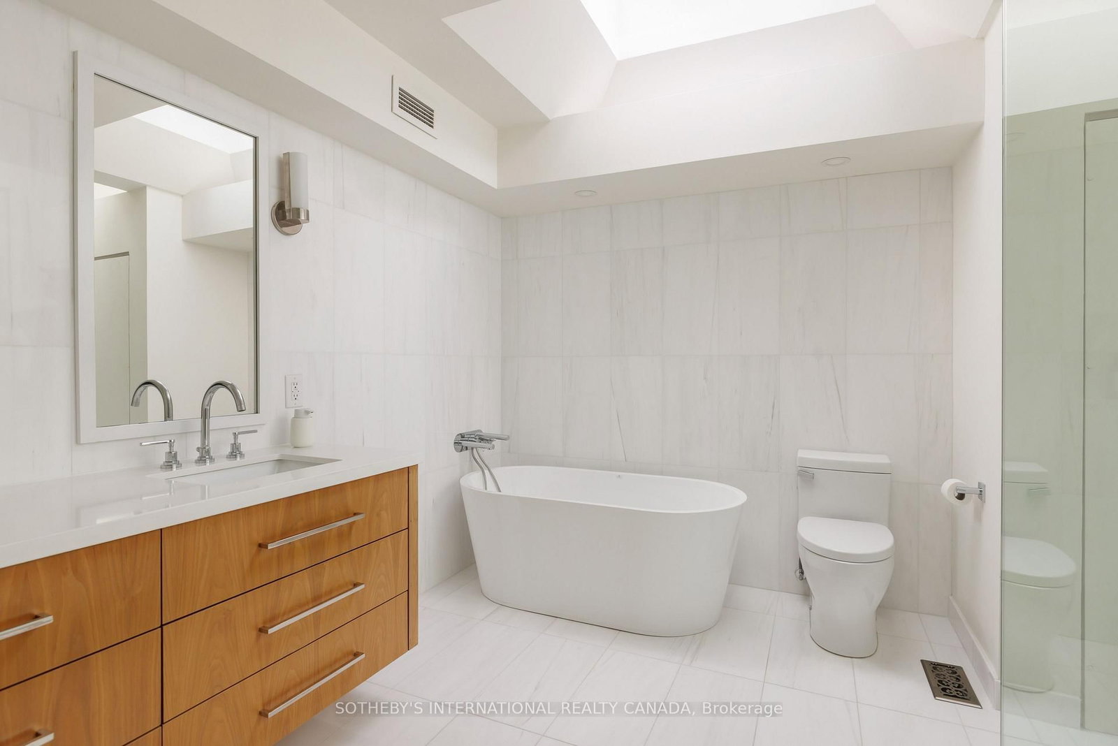 18A Deer Park Crescent • Toronto, ON photo 21
