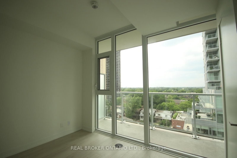 33 Helendale Ave photo 5