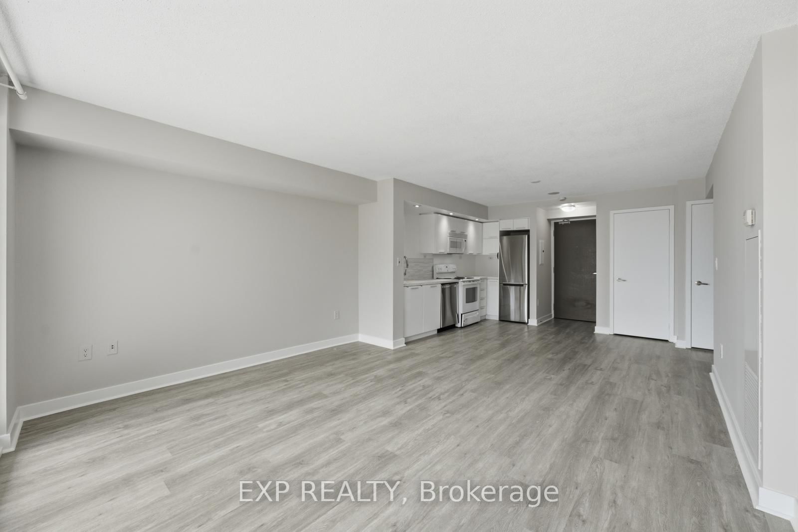25 Capreol Court • #810 • Toronto, ON photo 10