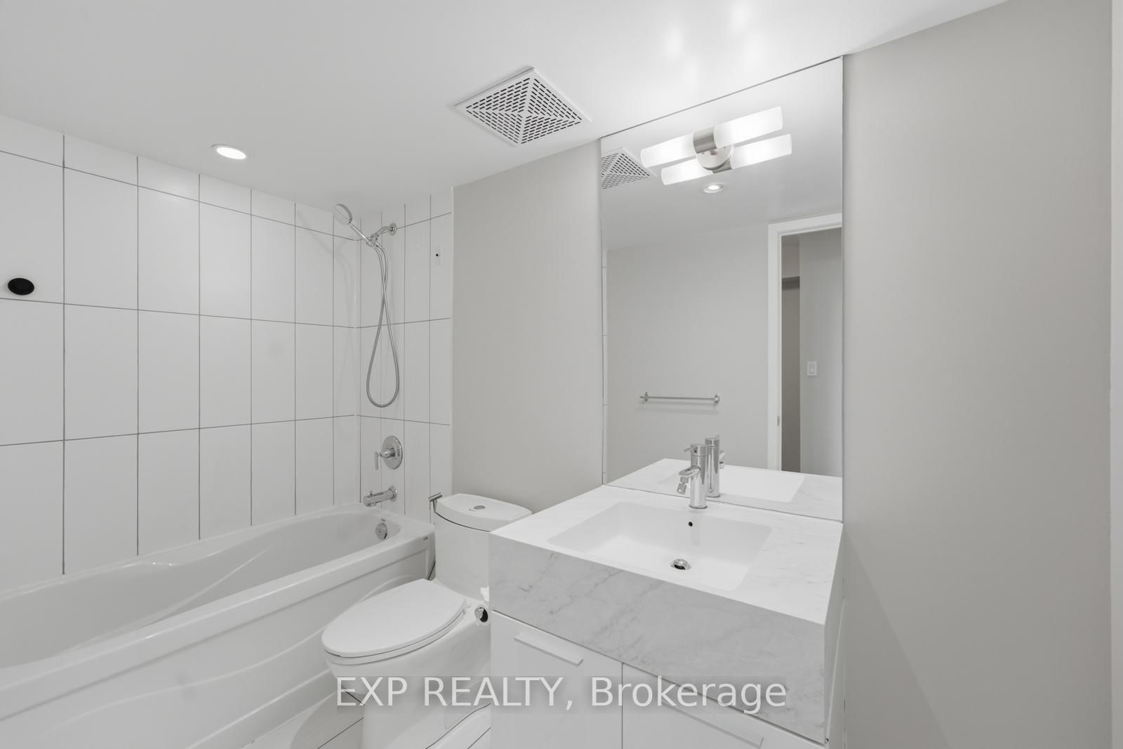 25 Capreol Court • #810 • Toronto, ON photo 16