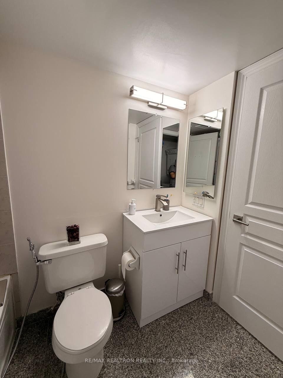 10 Northtown Way • #2409 • Toronto, ON photo 7