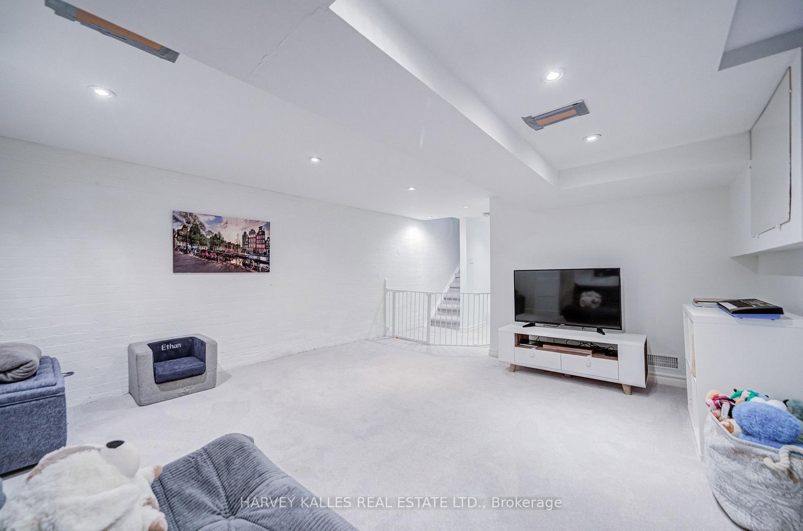 164 Douglas Avenue • Toronto, ON photo 31