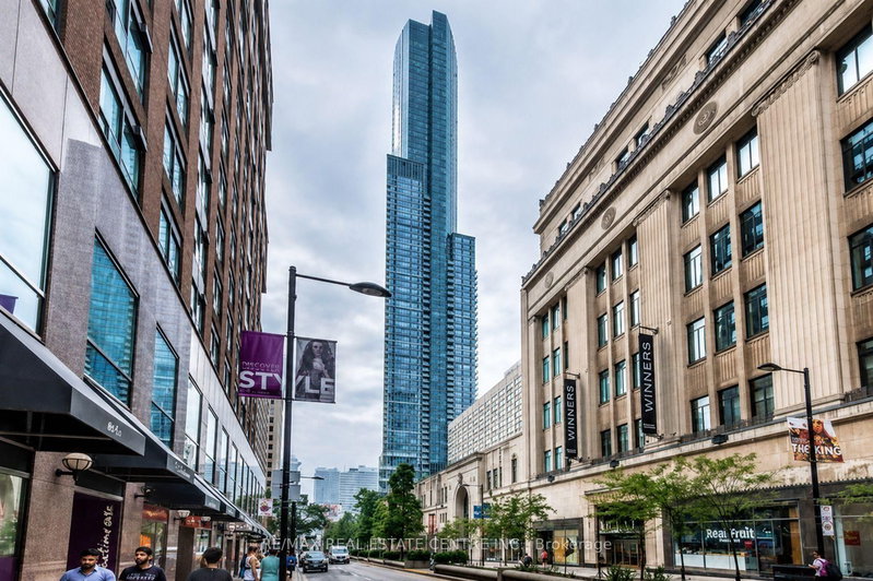 5007 - 386 Yonge Street