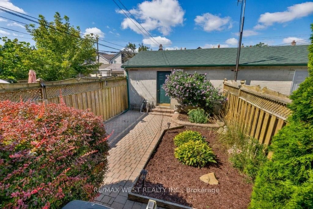 214 Markham Street • Toronto, ON photo 39