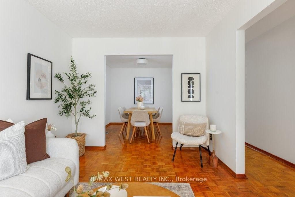 214 Markham Street • Toronto, ON photo 6