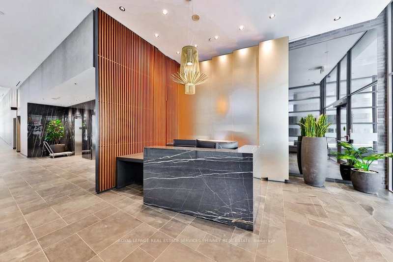 207 - 650 KING Street W