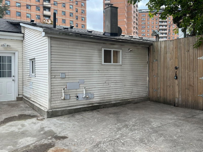 Bsmt - 278 Shuter Street