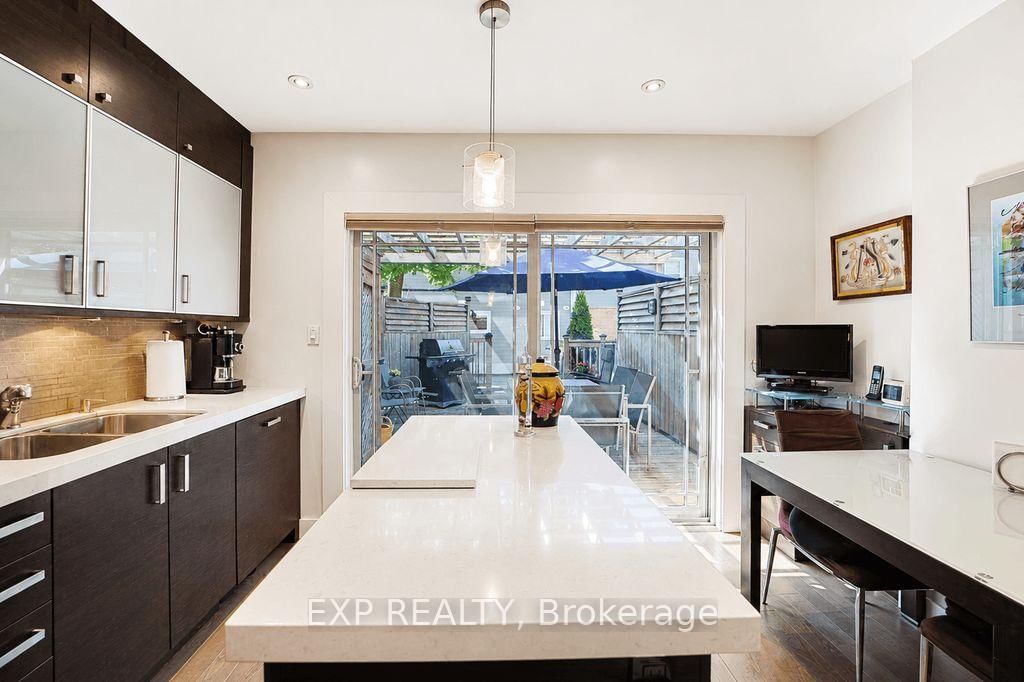 379 Davisville Avenue • Toronto, ON photo 20