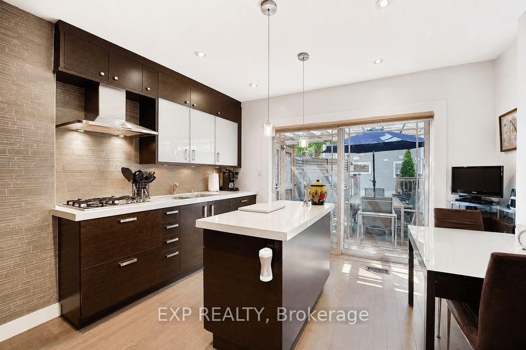 379 Davisville Avenue • Toronto, ON photo 21