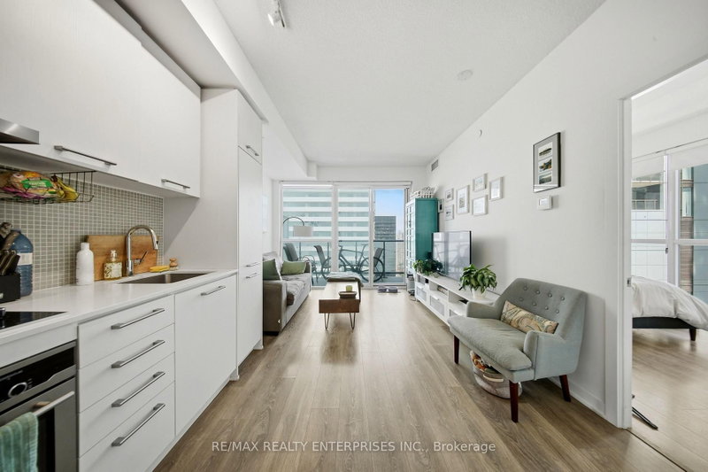 2510 - 87 Peter Street