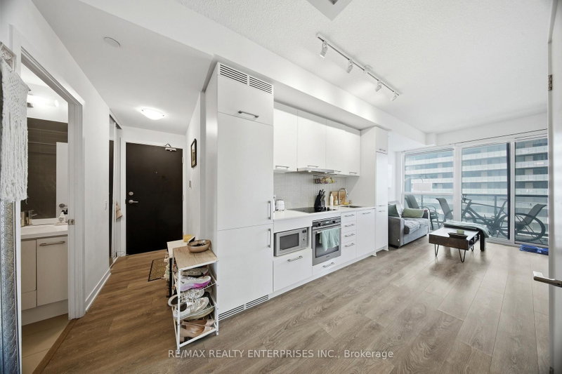2510 - 87 Peter Street